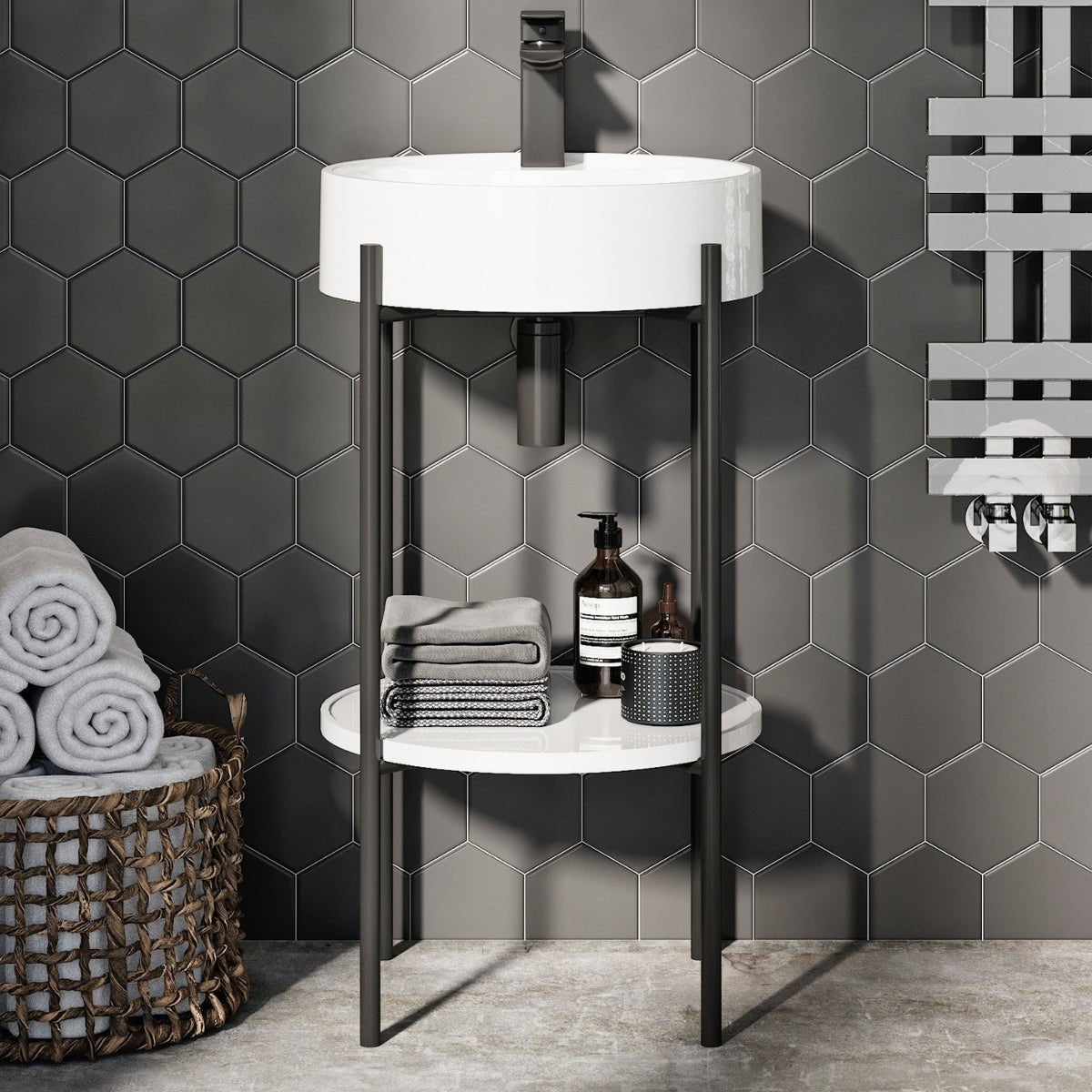 AM00130 - Amara Minimalist Bottle Trap in Matt Black - Coa Living