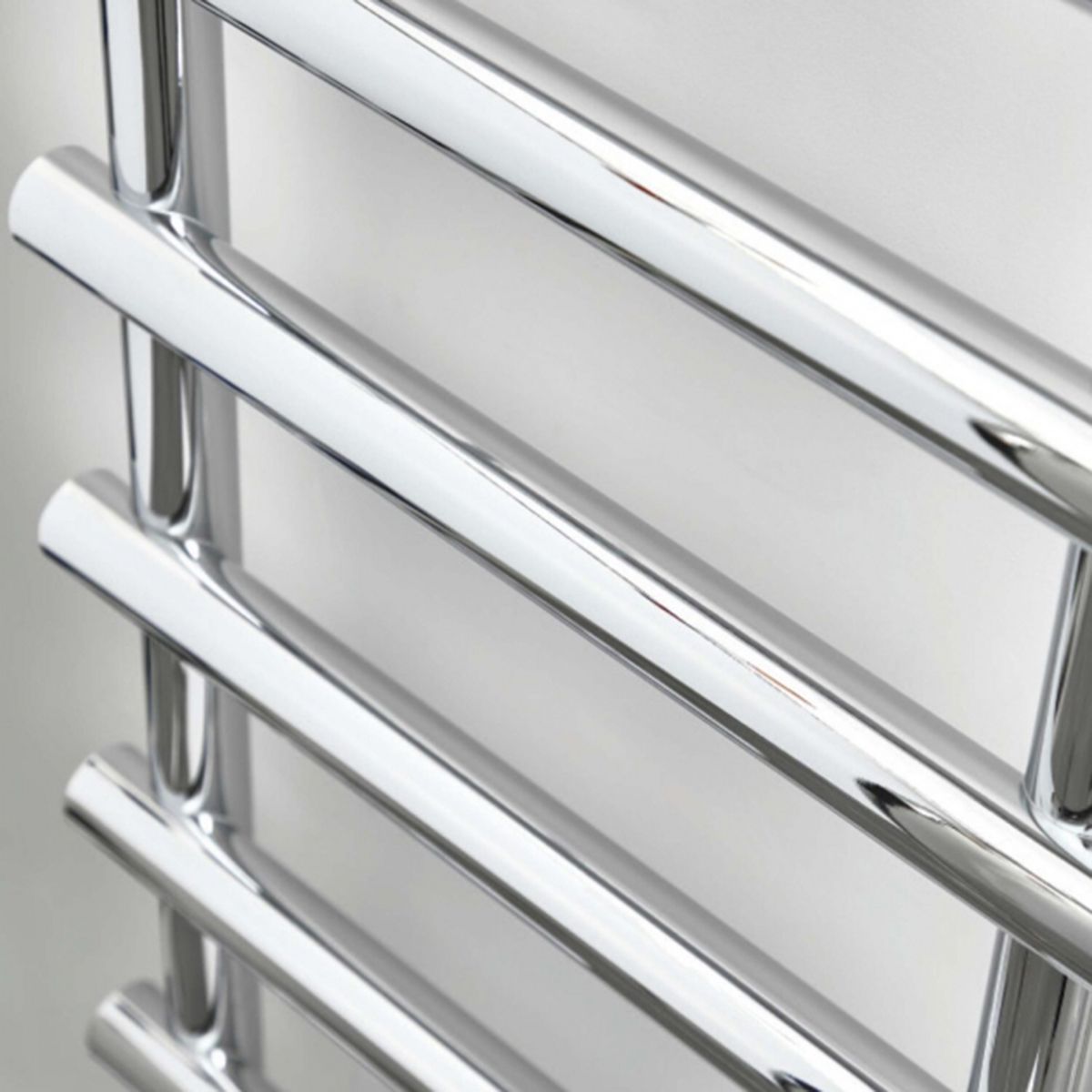 AM00332 - Amara Pudding Central Heating Towel Rail in Chrome - Coa Living